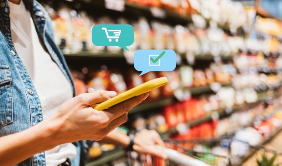 Shopping,List,App,Concept,,Close-up,Young,Woman,In,Supermarket,Holding